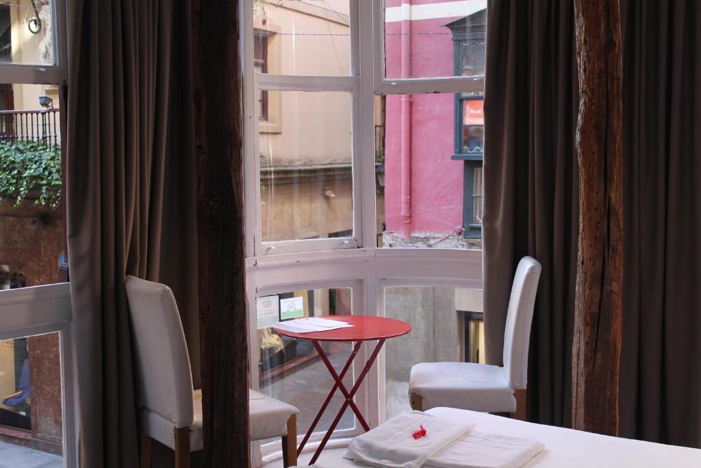 Pension Aliciazzz Bed And Breakfast Bilbao 2*